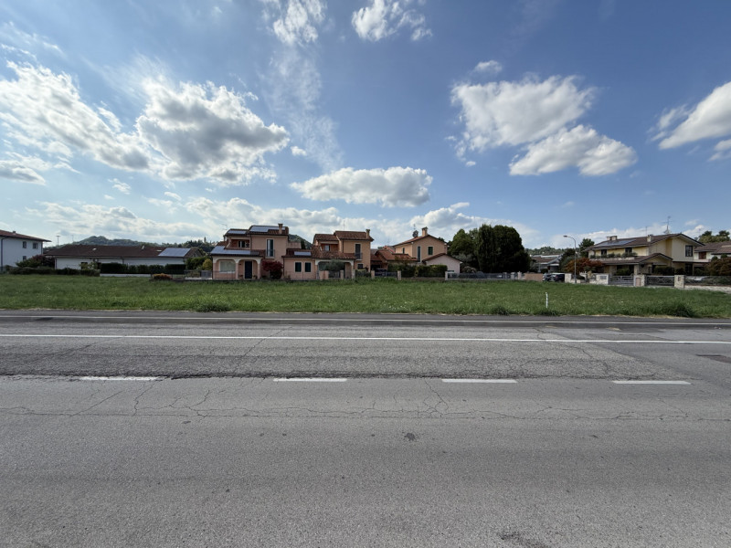 Lotto edificabile in centro a Creazzo