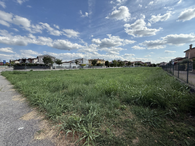 Lotto edificabile in centro a Creazzo