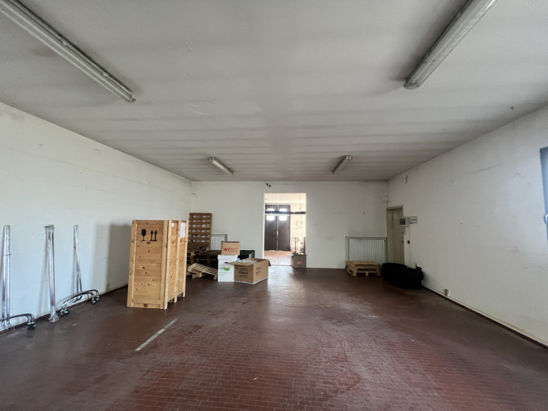 Sei alla ricerca di un magazzino funzionale e ben posizionato per la tua attività? Ti proponiamo ...