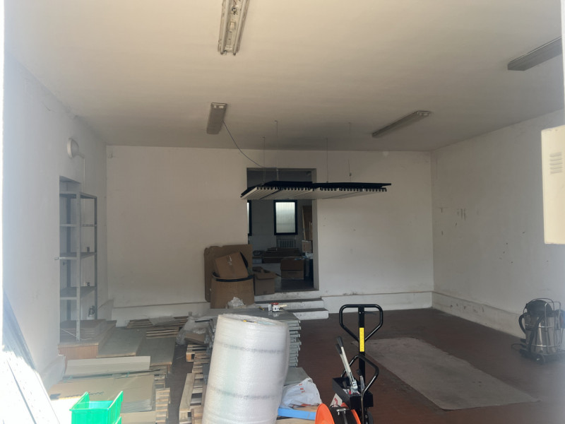 Sei alla ricerca di un magazzino funzionale e ben posizionato per la tua attività? Ti proponiamo ...