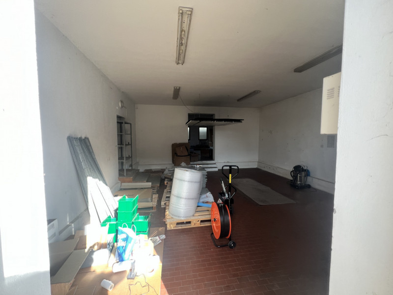 Sei alla ricerca di un magazzino funzionale e ben posizionato per la tua attività? Ti proponiamo ...