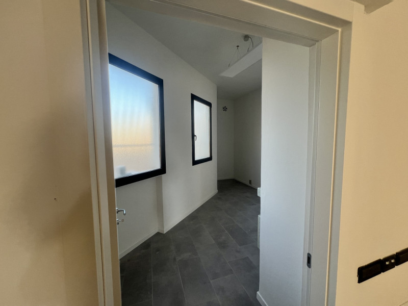 Sei alla ricerca di un magazzino funzionale e ben posizionato per la tua attività? Ti proponiamo ...