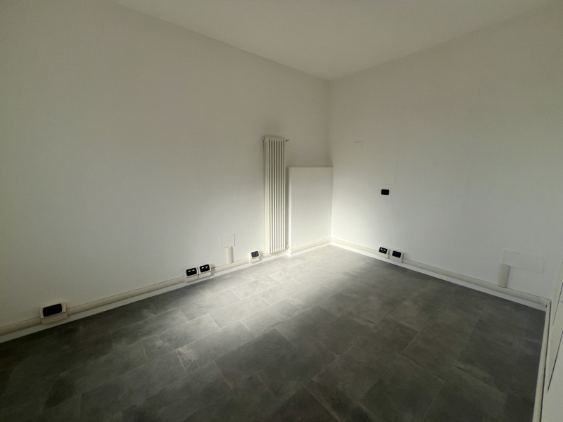 Sei alla ricerca di un magazzino funzionale e ben posizionato per la tua attività? Ti proponiamo ...