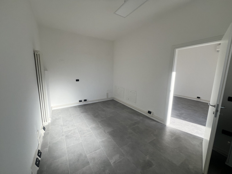 Sei alla ricerca di un magazzino funzionale e ben posizionato per la tua attività? Ti proponiamo ...