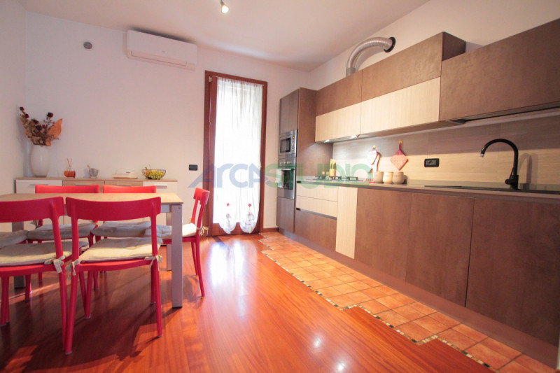 Bolzano Vicentino: questo splendido appartamento duplex  posto in zona residenziale comoda alle s...