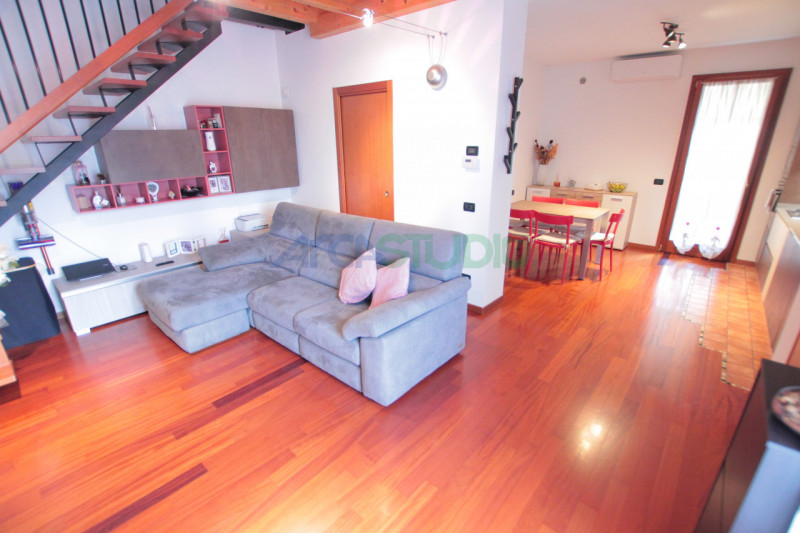 Bolzano Vicentino: questo splendido appartamento duplex  posto in zona residenziale comoda alle s...