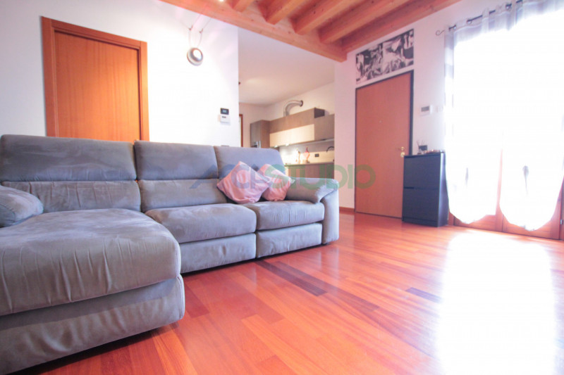 Bolzano Vicentino: questo splendido appartamento duplex  posto in zona residenziale comoda alle s...