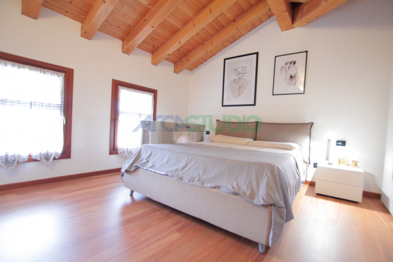 Bolzano Vicentino: questo splendido appartamento duplex  posto in zona residenziale comoda alle s...