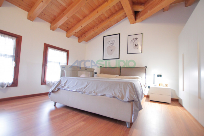 Bolzano Vicentino: questo splendido appartamento duplex  posto in zona residenziale comoda alle s...