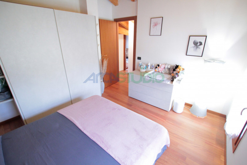 Bolzano Vicentino: questo splendido appartamento duplex  posto in zona residenziale comoda alle s...