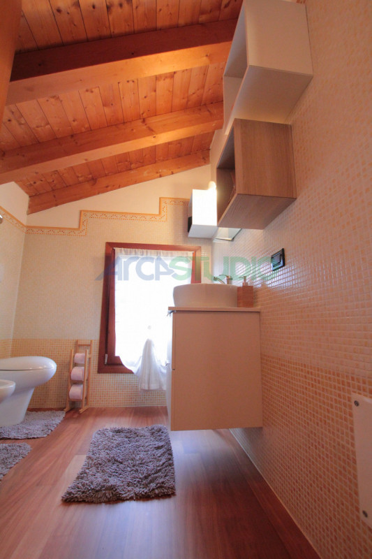 Bolzano Vicentino: questo splendido appartamento duplex  posto in zona residenziale comoda alle s...