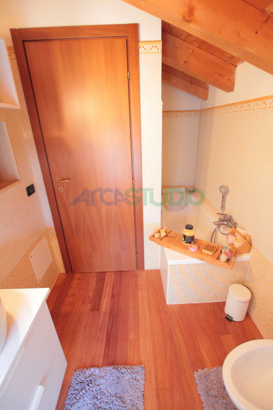 Bolzano Vicentino: questo splendido appartamento duplex  posto in zona residenziale comoda alle s...