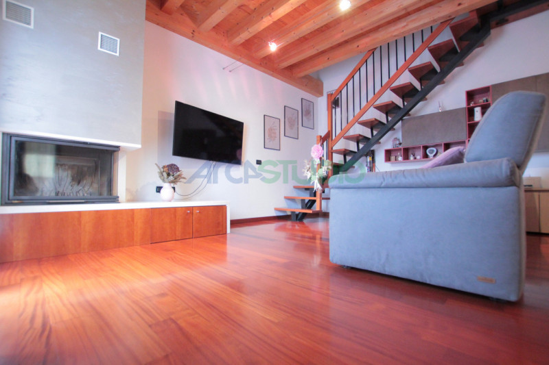 Bolzano Vicentino: questo splendido appartamento duplex  posto in zona residenziale comoda alle s...