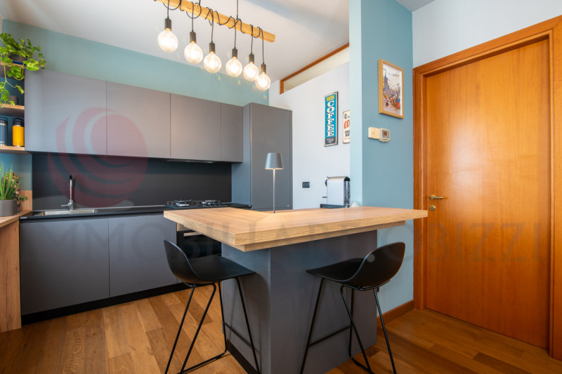 ZONA SAN GIACOMO, proponiamo in vendita appartamento al secondo ed ultimo piano, senza ascensore,...