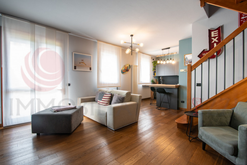 ZONA SAN GIACOMO, proponiamo in vendita appartamento al secondo ed ultimo piano, senza ascensore,...