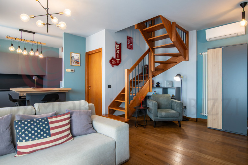 ZONA SAN GIACOMO, proponiamo in vendita appartamento al secondo ed ultimo piano, senza ascensore,...