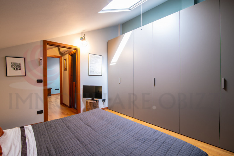 ZONA SAN GIACOMO, proponiamo in vendita appartamento al secondo ed ultimo piano, senza ascensore,...