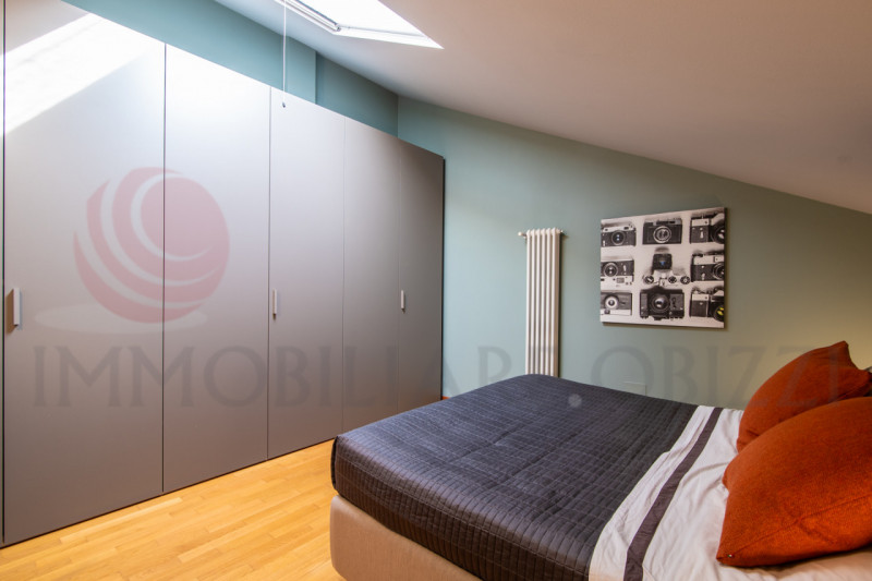 ZONA SAN GIACOMO, proponiamo in vendita appartamento al secondo ed ultimo piano, senza ascensore,...