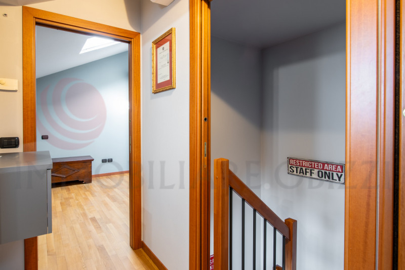 ZONA SAN GIACOMO, proponiamo in vendita appartamento al secondo ed ultimo piano, senza ascensore,...