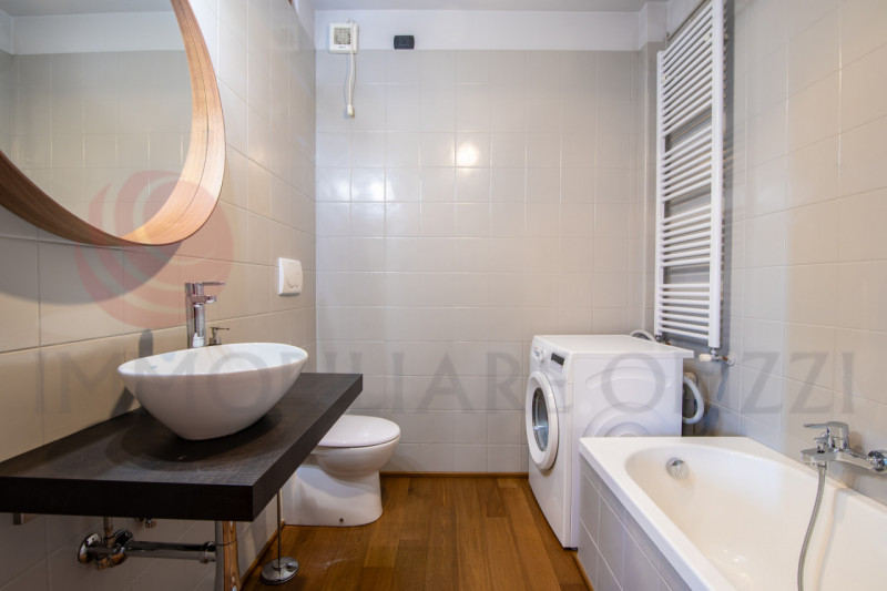 ZONA SAN GIACOMO, proponiamo in vendita appartamento al secondo ed ultimo piano, senza ascensore,...