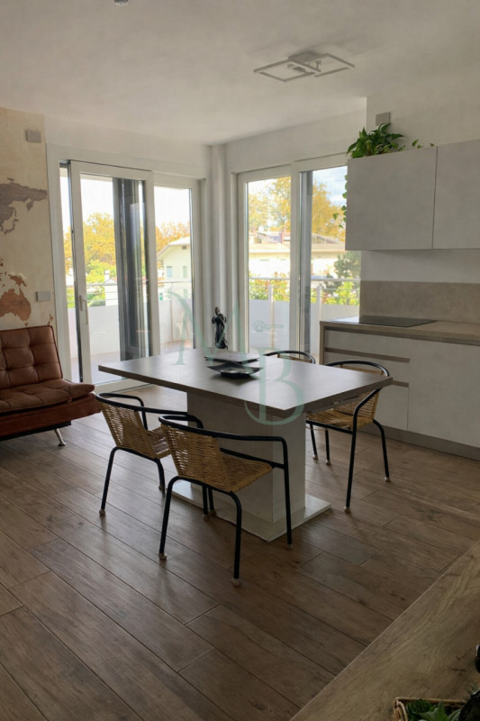 JESOLO - VENEZIA: Immobiliare MB è lieta di presentare, in esclusiva, un meraviglioso attico in v...