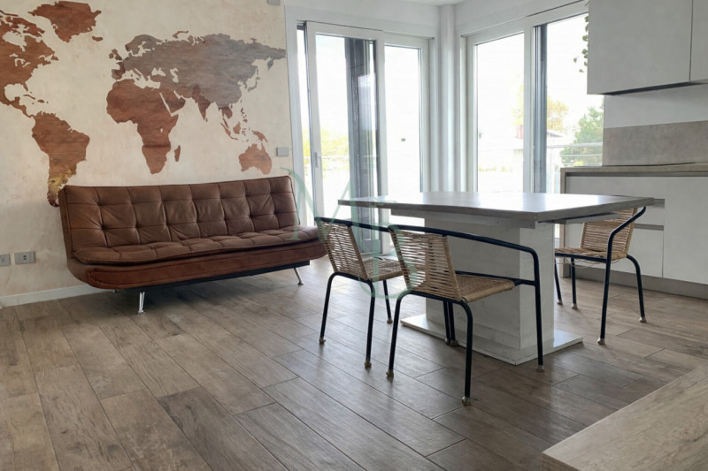 JESOLO - VENEZIA: Immobiliare MB è lieta di presentare, in esclusiva, un meraviglioso attico in v...