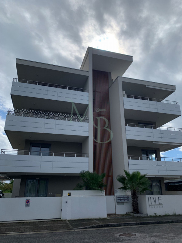 JESOLO - VENEZIA: Immobiliare MB è lieta di presentare, in esclusiva, un meraviglioso attico in v...