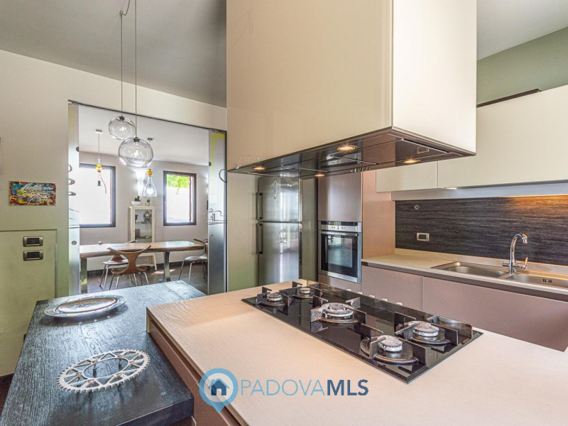 Immobile in esclusiva al Gruppo Padova MLS

Arquà Petrarca 

Immerso nel verde e affacciato su un...