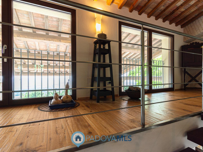 Immobile in esclusiva al Gruppo Padova MLS

Arquà Petrarca 

Immerso nel verde e affacciato su un...