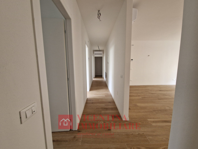 VICENZA -Anconetta : Nuovo, ampio e introvabile TRICAMERE in classe A3, al piano terra con ingres...