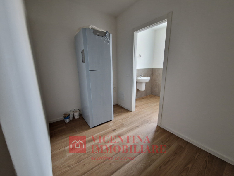 VICENZA -Anconetta : Nuovo, ampio e introvabile TRICAMERE in classe A3, al piano terra con ingres...