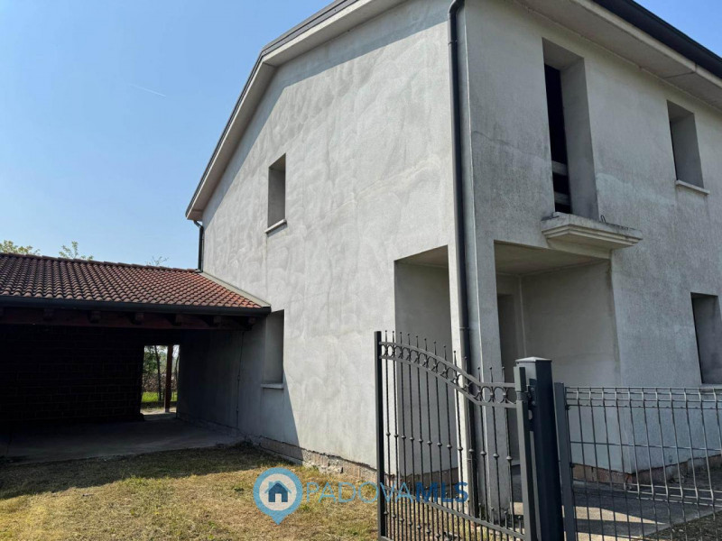 Immobile in esclusiva al Gruppo Padova MLS
Taggi: Porzione di bifamiliare al grezzo in provincia ...