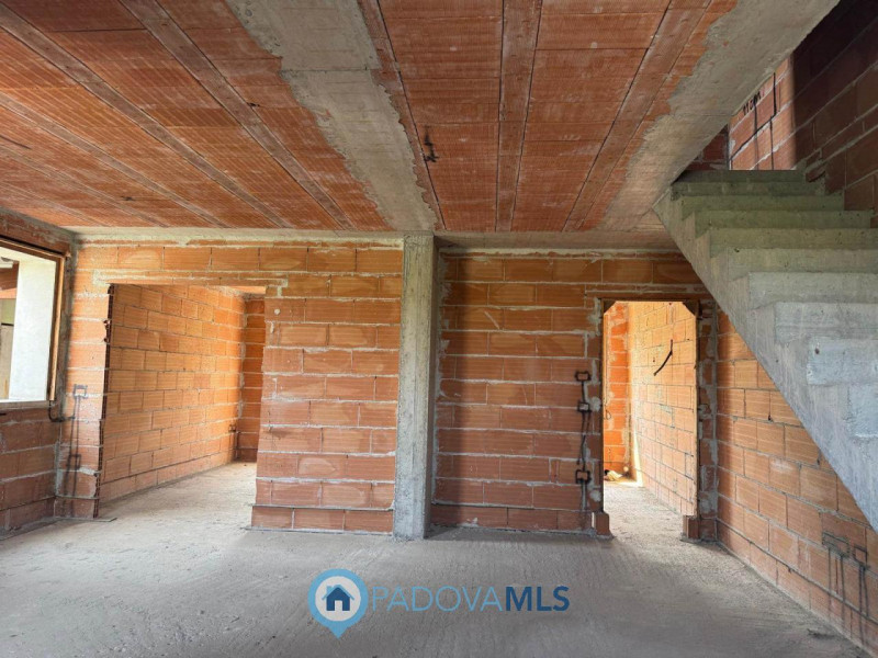 Immobile in esclusiva al Gruppo Padova MLS
Taggi: Porzione di bifamiliare al grezzo in provincia ...