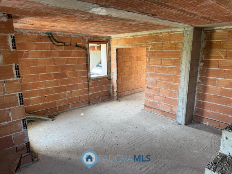 Immobile in esclusiva al Gruppo Padova MLS
Taggi: Porzione di bifamiliare al grezzo in provincia ...