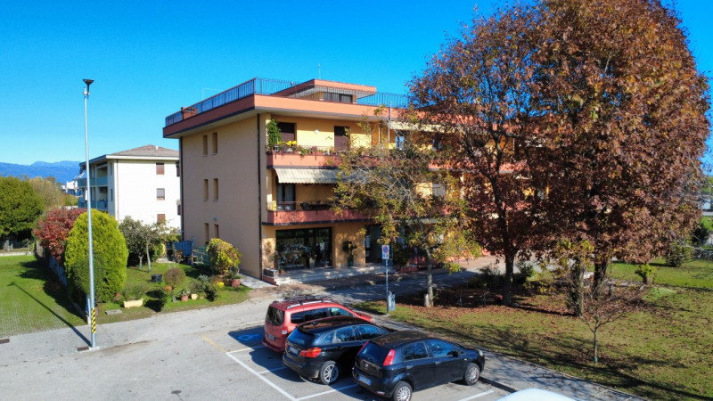 Opportunità d’investimento: negozio locato da oltre 18 anni ad una affermata e consolidata attivi...