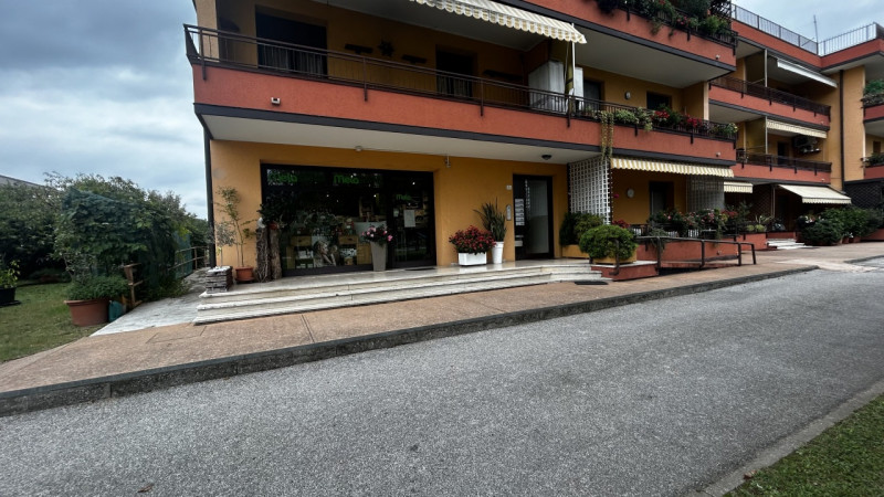 Opportunità d’investimento: negozio locato da oltre 18 anni ad una affermata e consolidata attivi...