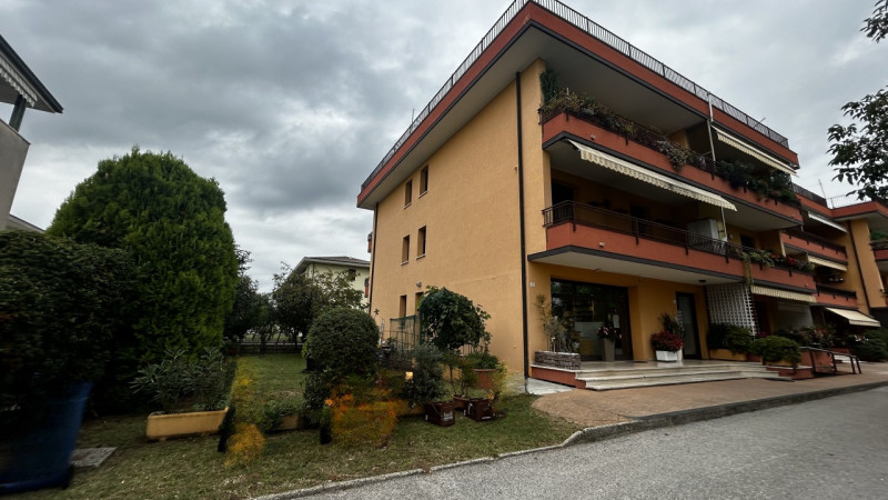 Opportunità d’investimento: negozio locato da oltre 18 anni ad una affermata e consolidata attivi...