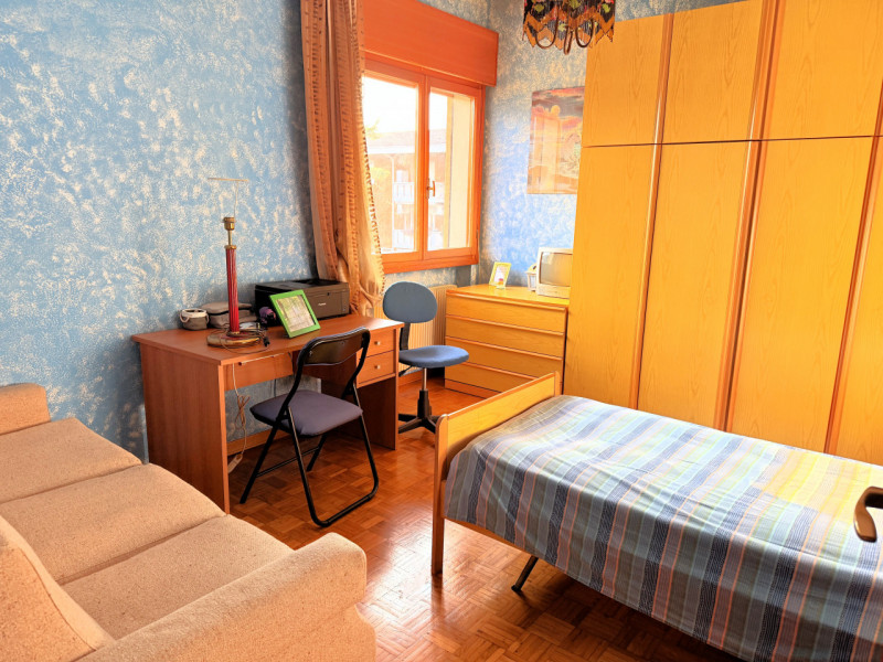 In zona tranquilla ma comodissima a tutti i servizi, proponiamo spazioso appartamento al terzo ed...