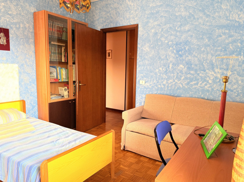 In zona tranquilla ma comodissima a tutti i servizi, proponiamo spazioso appartamento al terzo ed...