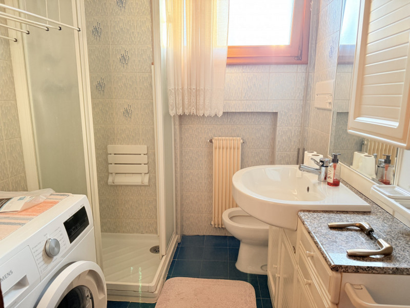 In zona tranquilla ma comodissima a tutti i servizi, proponiamo spazioso appartamento al terzo ed...