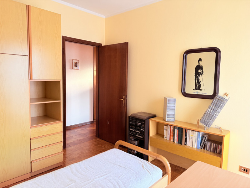 In zona tranquilla ma comodissima a tutti i servizi, proponiamo spazioso appartamento al terzo ed...