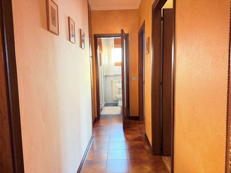 In zona tranquilla ma comodissima a tutti i servizi, proponiamo spazioso appartamento al terzo ed...