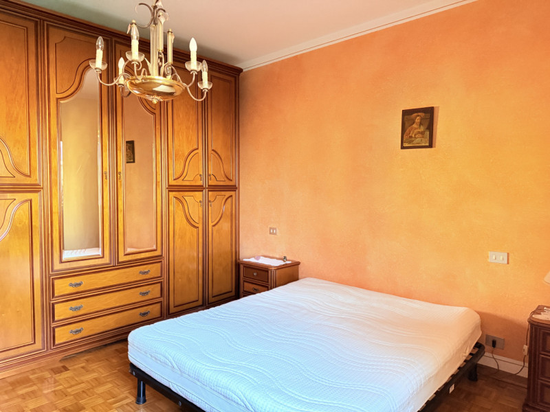 In zona tranquilla ma comodissima a tutti i servizi, proponiamo spazioso appartamento al terzo ed...