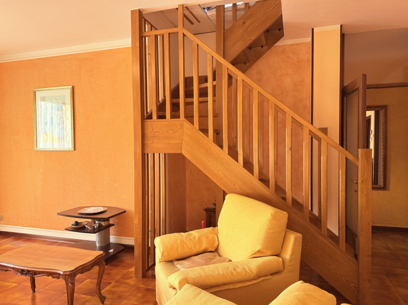 In zona tranquilla ma comodissima a tutti i servizi, proponiamo spazioso appartamento al terzo ed...