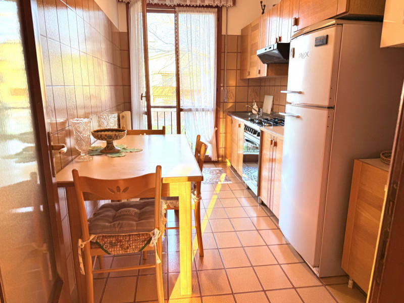 In zona tranquilla ma comodissima a tutti i servizi, proponiamo spazioso appartamento al terzo ed...