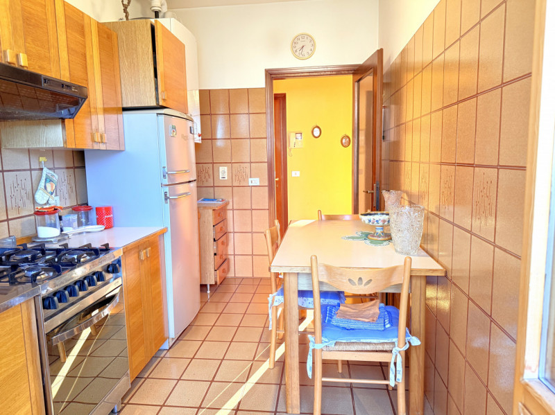 In zona tranquilla ma comodissima a tutti i servizi, proponiamo spazioso appartamento al terzo ed...