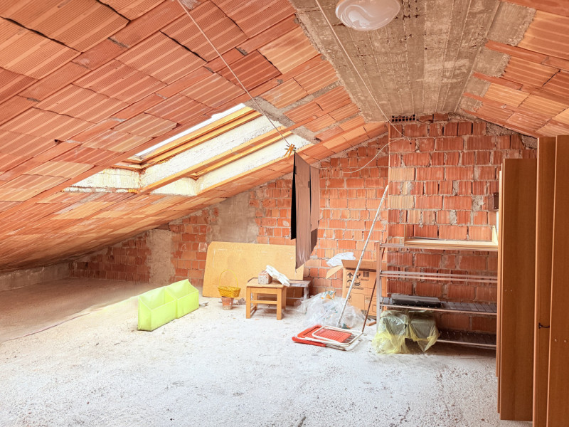 In zona tranquilla ma comodissima a tutti i servizi, proponiamo spazioso appartamento al terzo ed...