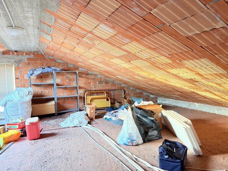 In zona tranquilla ma comodissima a tutti i servizi, proponiamo spazioso appartamento al terzo ed...