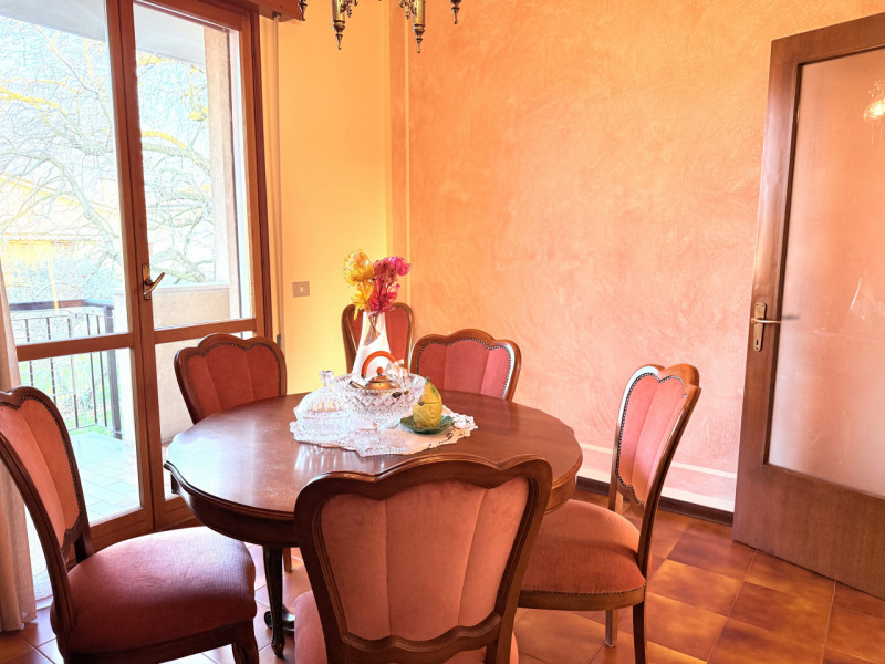 In zona tranquilla ma comodissima a tutti i servizi, proponiamo spazioso appartamento al terzo ed...