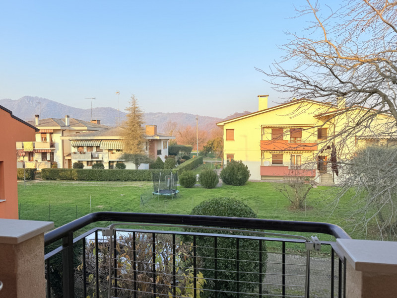 In zona tranquilla ma comodissima a tutti i servizi, proponiamo spazioso appartamento al terzo ed...